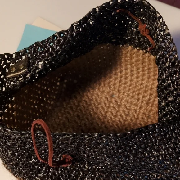 Handmade Crochet Tan Twine Black Pearlescent Curling Ribbon Leather Tote - Picture 11 of 15
